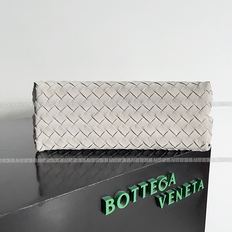 보테가베네타안지아모미디움 20260221-124245-004루.jpg