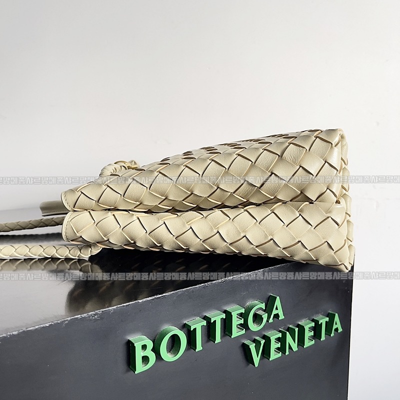 보테가베네타안지아모미디움 20260221-124435-003루.jpg