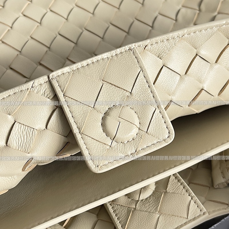 보테가베네타안지아모미디움 20260221-124435-007루.jpg