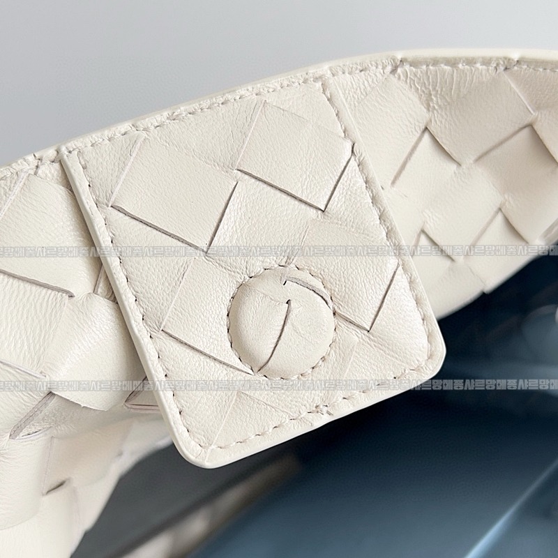 보테가베네타안지아모미디움 20260221-124807-007루.jpg