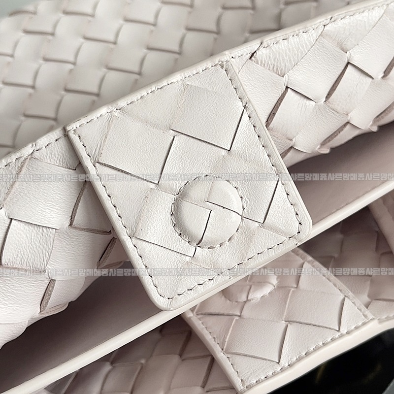 보테가베네타안지아모미디움 20260221-125004-007루.jpg