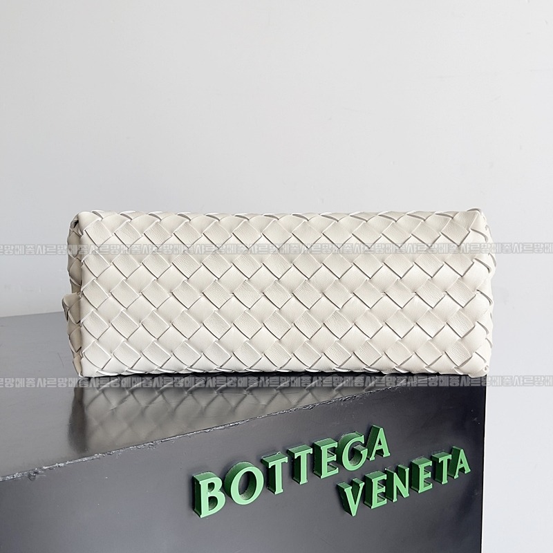 보테가베네타안지아모미디움 20260221-131130-004루.jpg