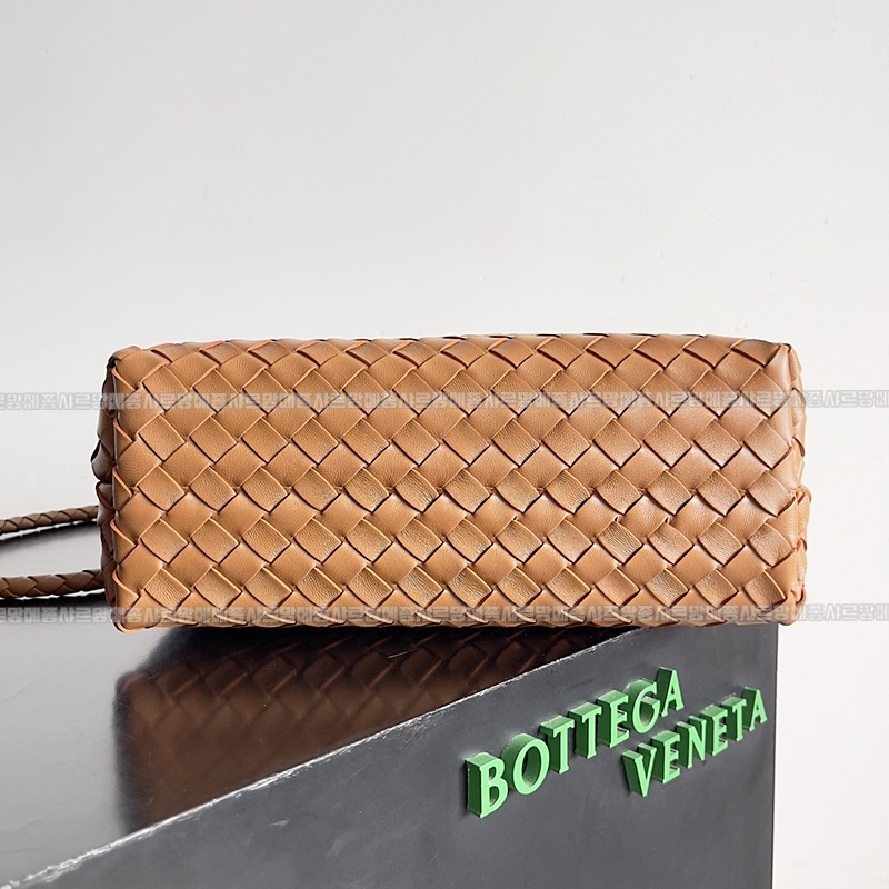 보테가베네타안지아모미디움 20260221-131517-004루.jpg