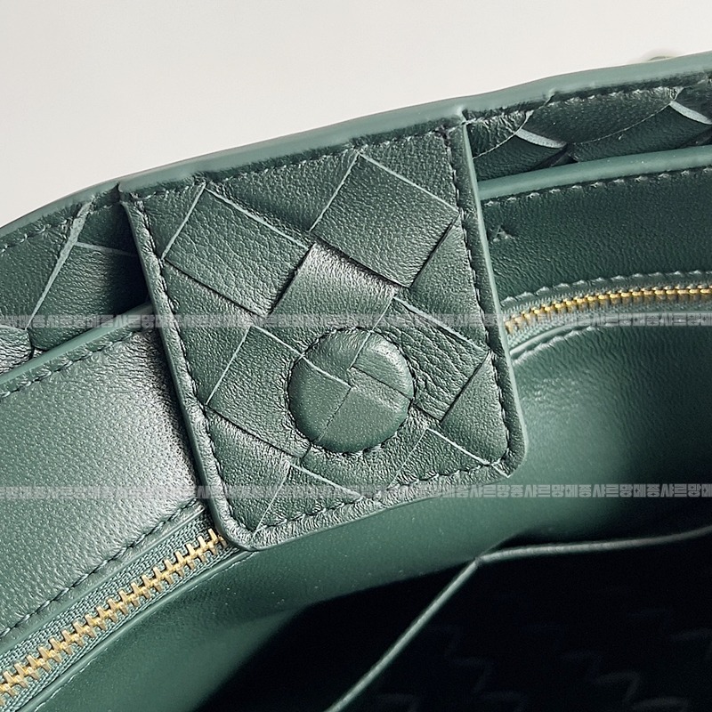 보테가베네타안지아모미디움 20260221-132555-006루.jpg