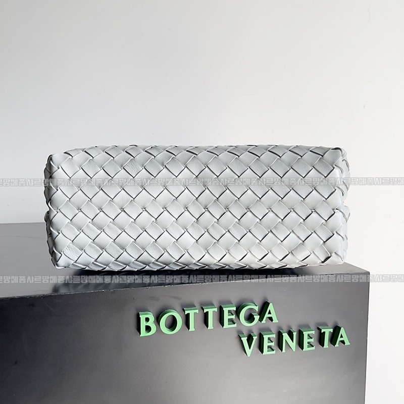 보테가베네타안지아모미디움 20260221-133949-004루.jpg