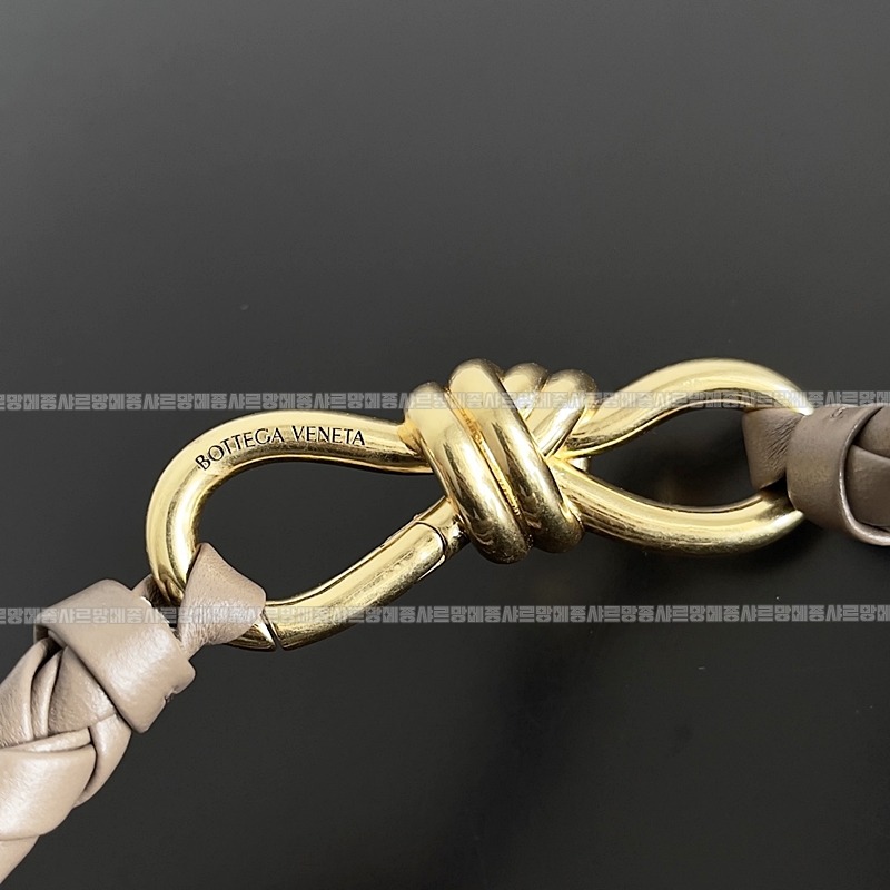 보테가베네타안지아모미디움 20260221-142347-006루.jpg