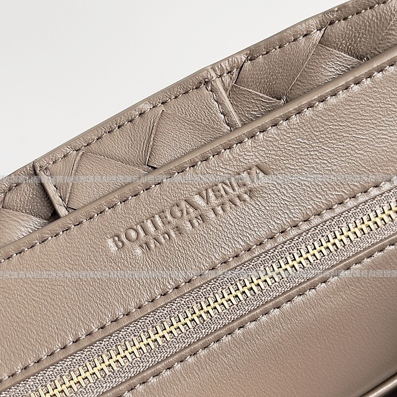 보테가베네타안지아모미디움 20260221-142347-008루.jpg