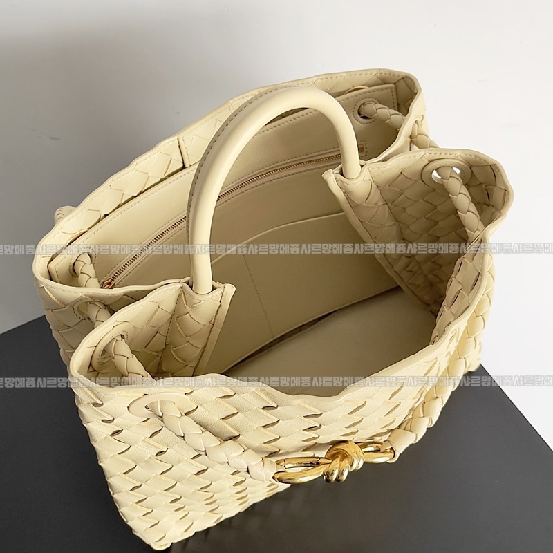 보테가베네타안지아모미디움 20260221-143030-009루.jpg