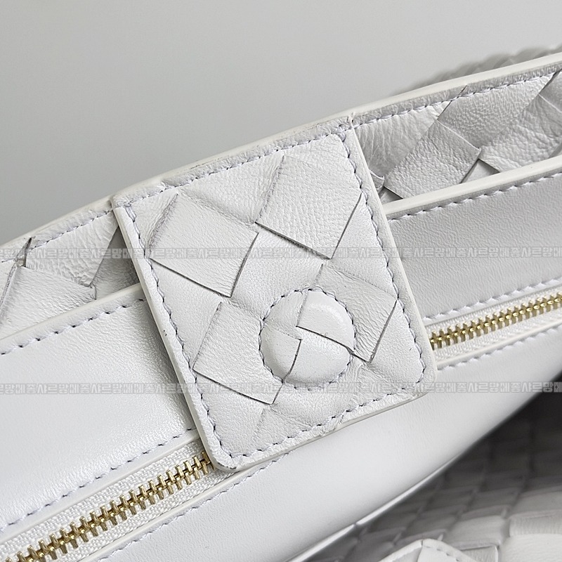 보테가베네타안지아모미디움 20260221-143934-007루.jpg