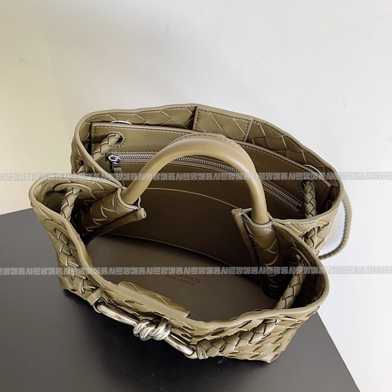 보테가베네타안디아모스몰 20260221-154650-009루.jpg