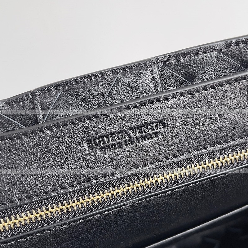 보테가베네타안디아모스몰 20260221-162859-007루.jpg