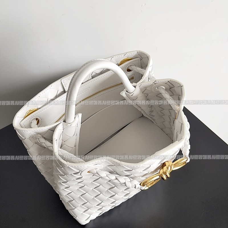 보테가베네타안디아모스몰 20260221-164145-009루.jpg