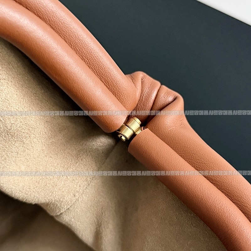 보테가베네타로렌미디움 20260221-165629-006루.jpg