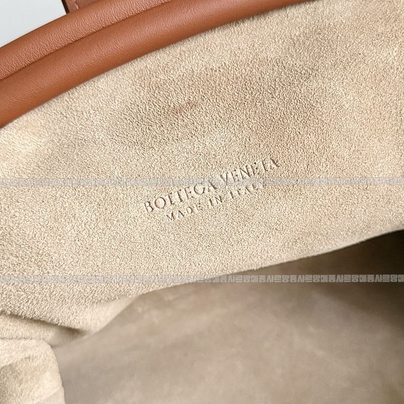 보테가베네타로렌미디움 20260221-165629-007루.jpg