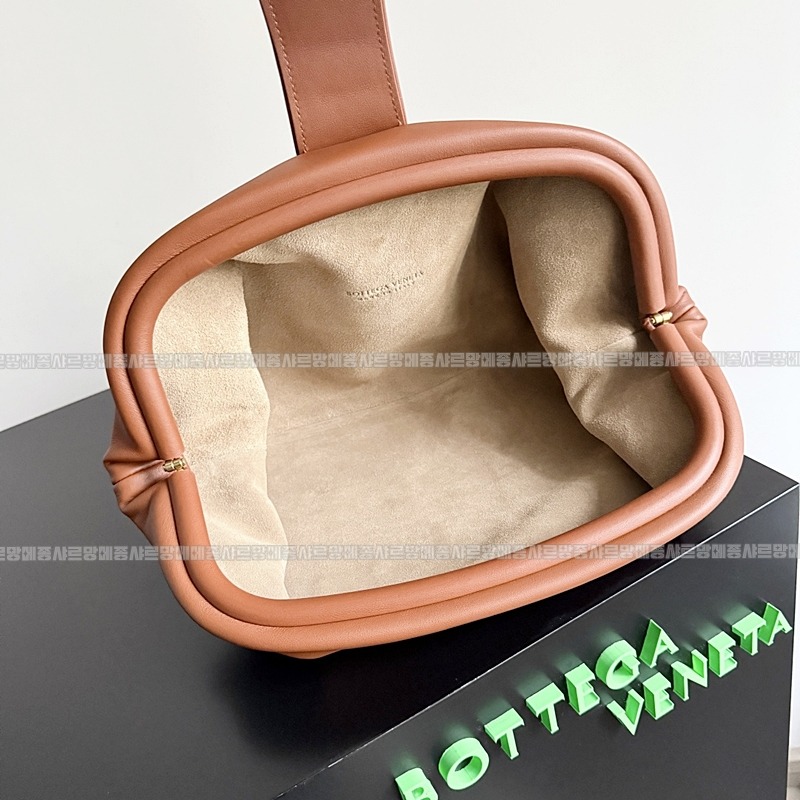 보테가베네타로렌미디움 20260221-165629-009루.jpg