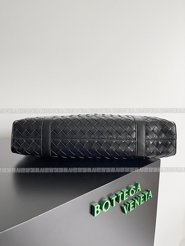 보테가베네타포토폴리오브리프케이스 20260221-171338-003루.jpg