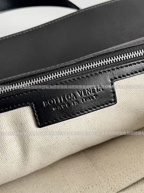 보테가베네타포토폴리오브리프케이스 20260221-171338-006루.jpg