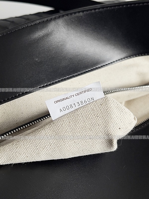 보테가베네타포토폴리오브리프케이스 20260221-171338-008루.jpg