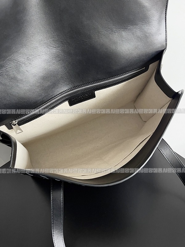 보테가베네타포토폴리오브리프케이스 20260221-171339-009루.jpg