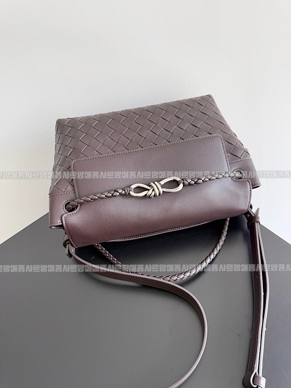 보테가베네타안디아모스몰메신저백 20260222-130659-004루.jpg