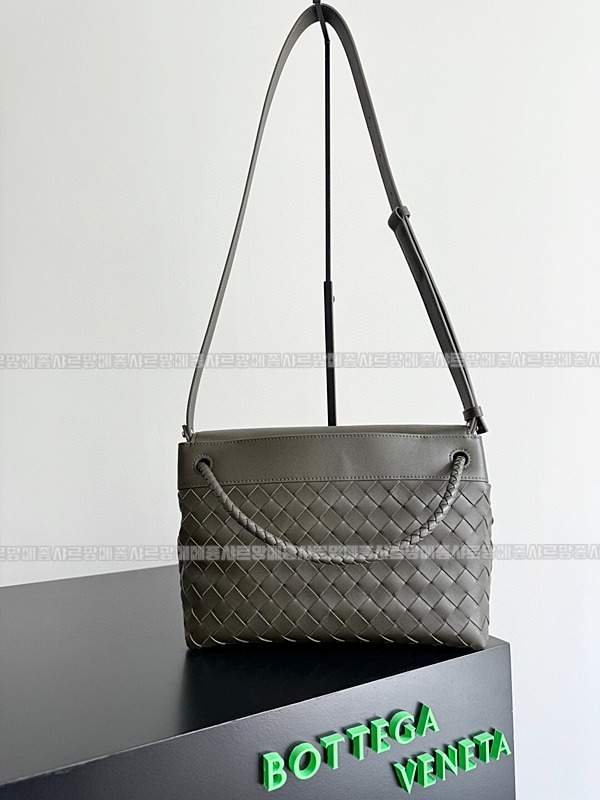 보테가베네타안디아모스몰메신저백 20260222-130839-002루.jpg