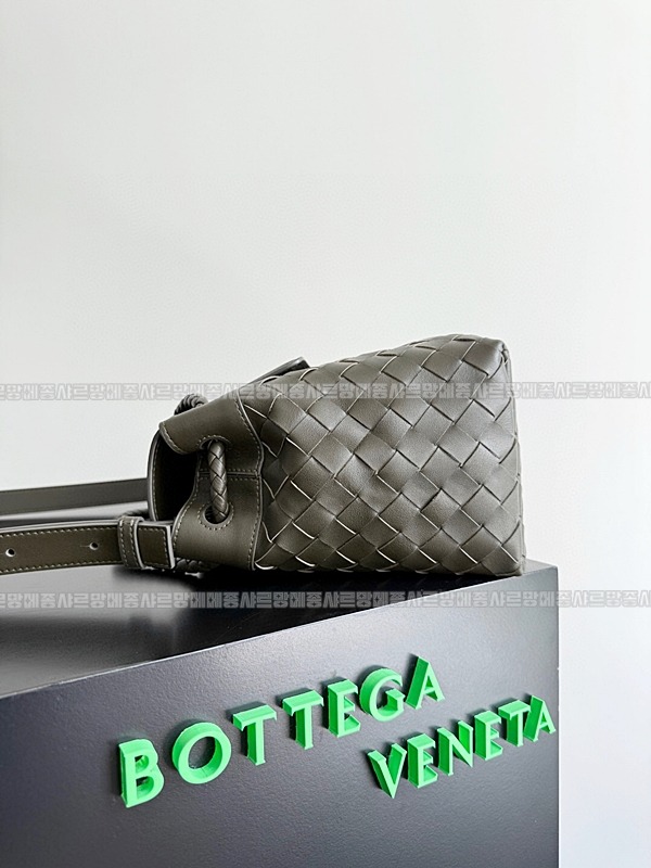 보테가베네타안디아모스몰메신저백 20260222-130839-003루.jpg