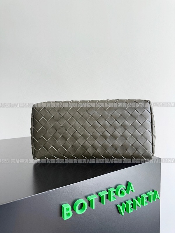 보테가베네타안디아모스몰메신저백 20260222-130840-005루.jpg