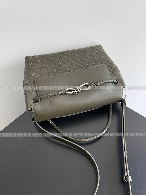 보테가베네타안디아모스몰메신저백 20260222-130840-006루.jpg