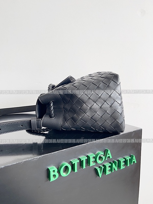 보테가베네타안디아모스몰메신저백 20260222-131020-002루.jpg