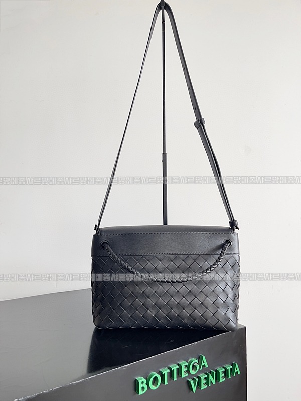 보테가베네타안디아모스몰메신저백 20260222-131020-003루.jpg