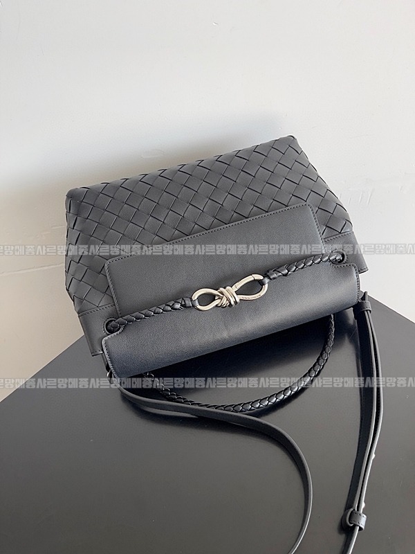 보테가베네타안디아모스몰메신저백 20260222-131021-006루.jpg