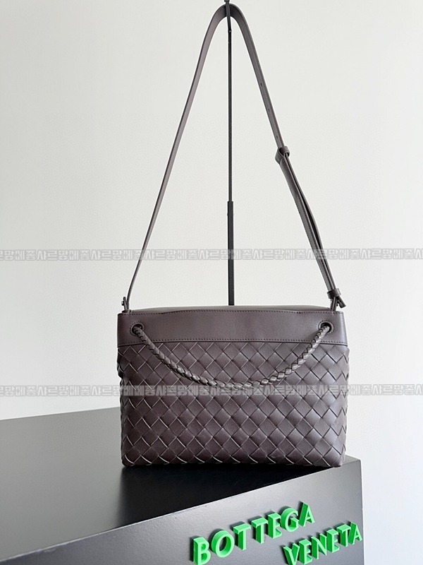 보테가베네타안디아모스몰메신저백 20260222-131214-002루.jpg