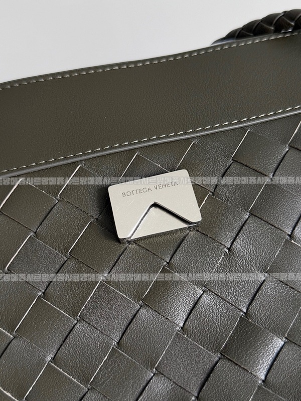 보테가베네타안디아모스몰메신저백 20260222-131359-007루.jpg