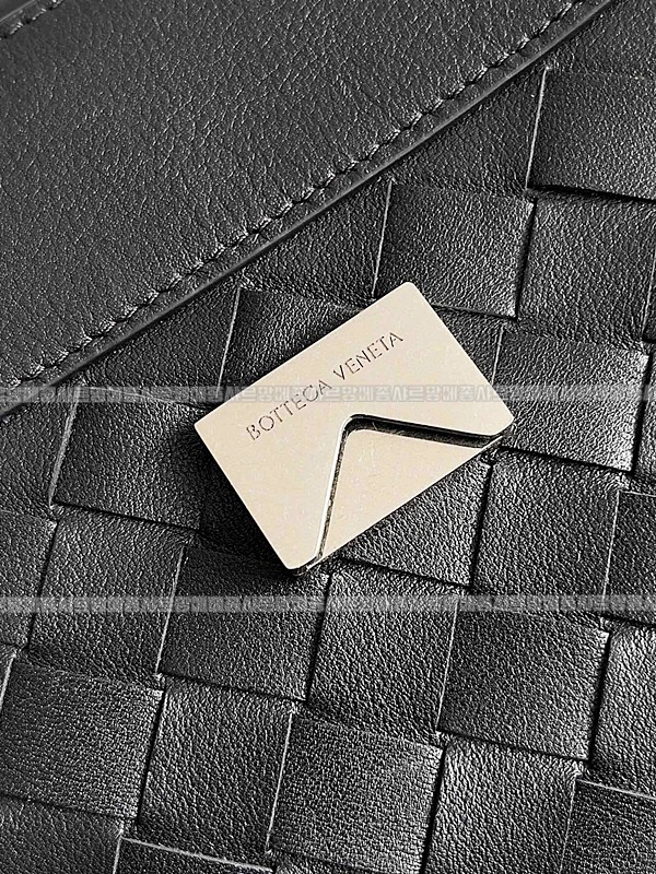 보테가베네타안디아모스몰메신저백 20260222-131550-007루.jpg