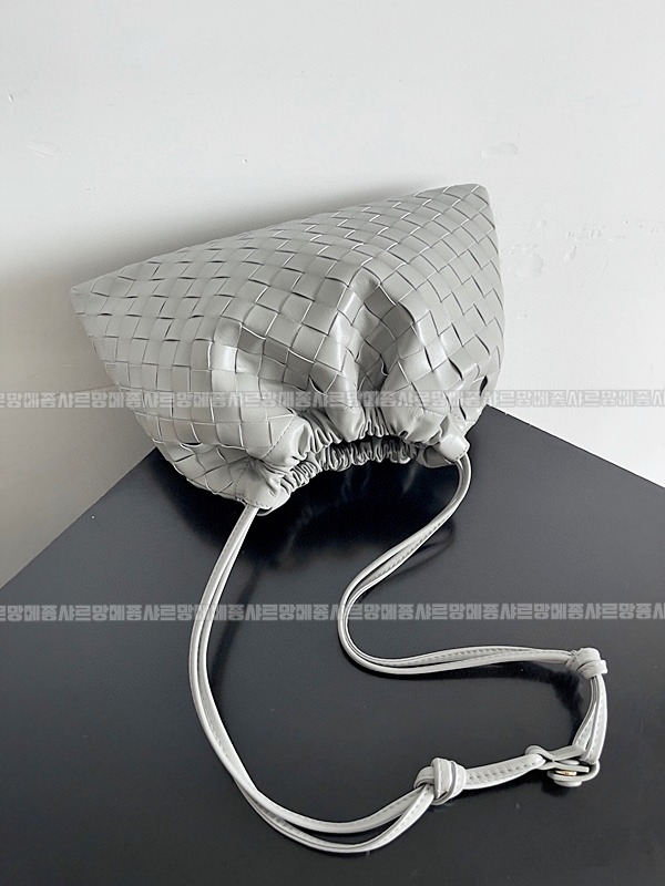 보테가베네타더스트백미디움 20260222-135651-005루.jpg