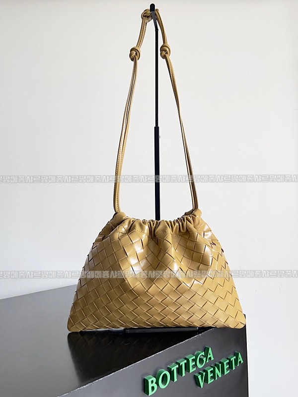 보테가베네타더스트백미디움 20260222-140822-001루.jpg