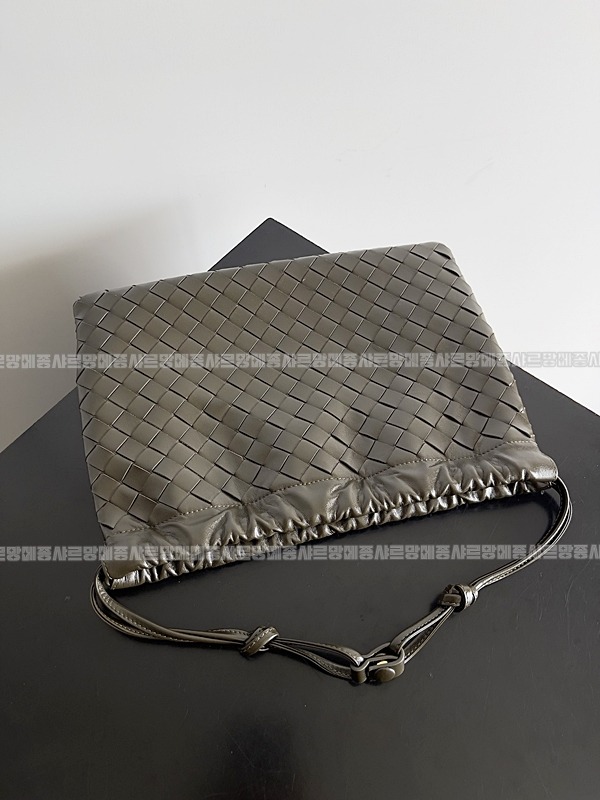 보테가베네타더스트백미디움 20260222-141059-006루.jpg