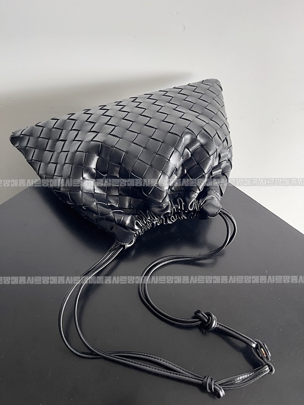 보테가베네타더스트백미디움 20260222-143423-006루.jpg