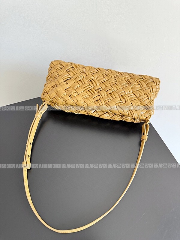 보테가베네타칼리메로차차 20260222-145052-004루.jpg