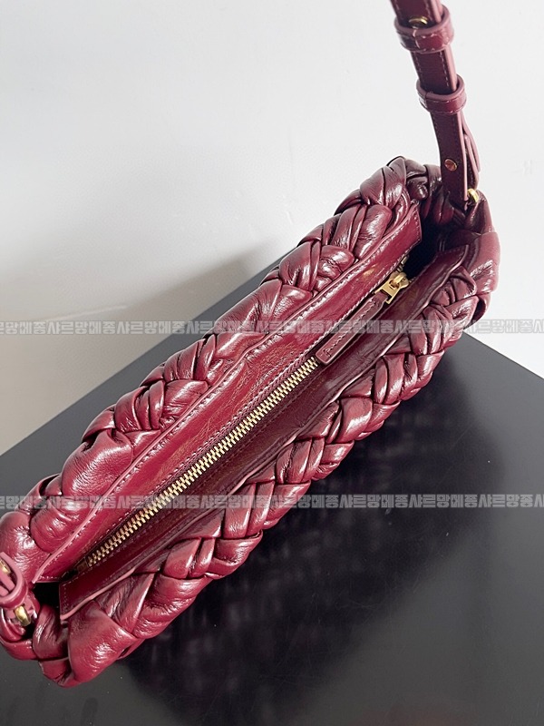 보테가베네타칼리메로차차 20260222-145721-007루.jpg