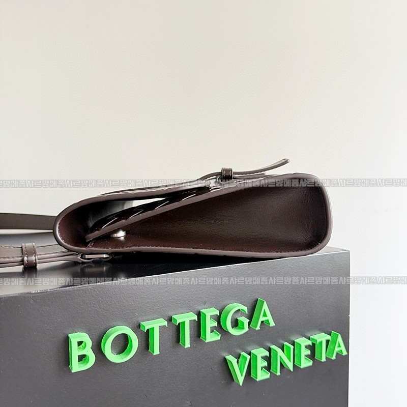 보테가베네타피콜로포트폴리오크로스백 20260222-162311-002루.jpg