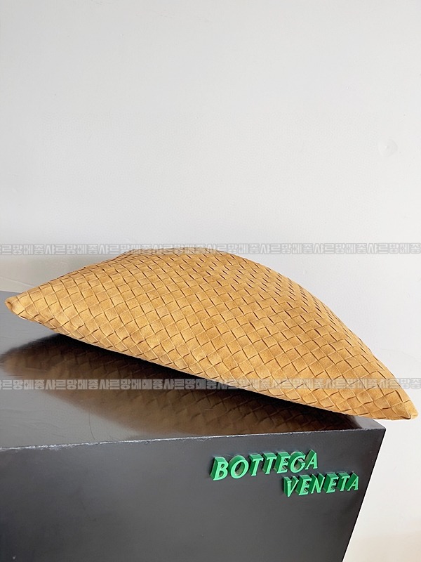 보테가베네타미디움홉 20260222-163727-005루.jpg