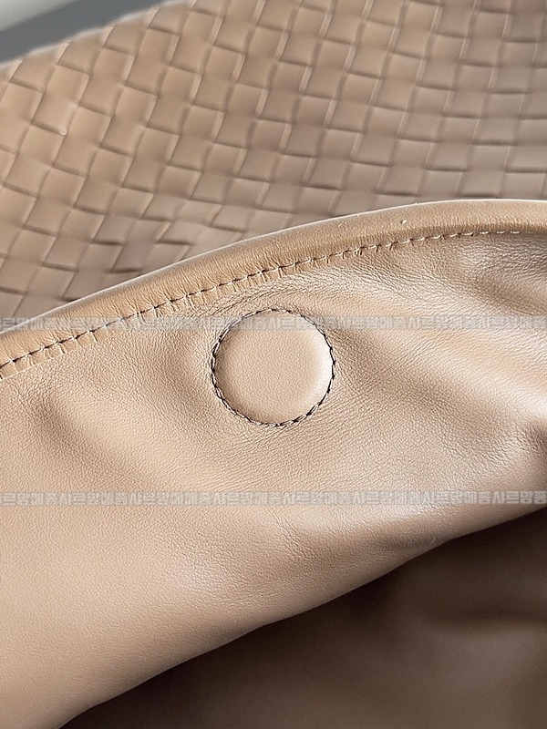 보테가베네타미디움홉 20260222-163915-004루.jpg