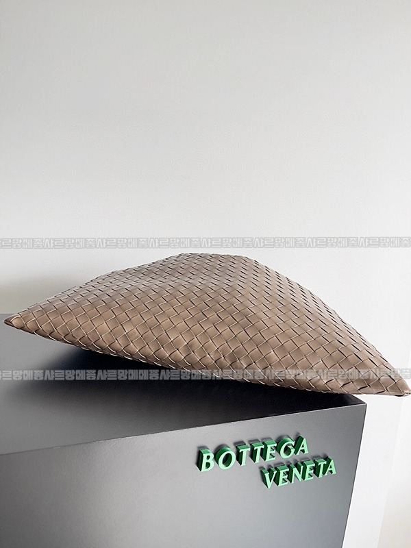 보테가베네타미디움홉 20260222-163915-006루.jpg