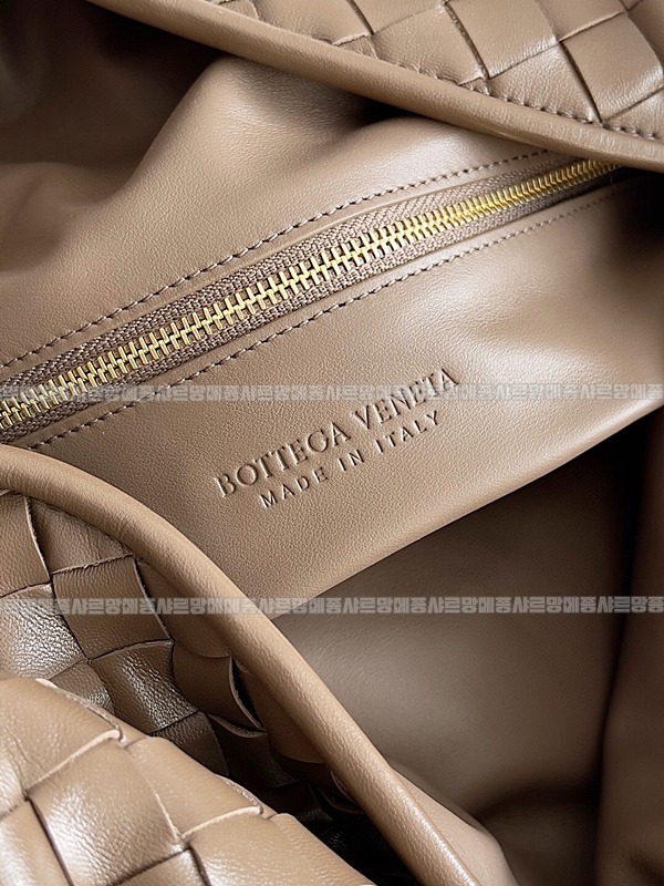 보테가베네타미디움홉 20260222-163915-007루.jpg