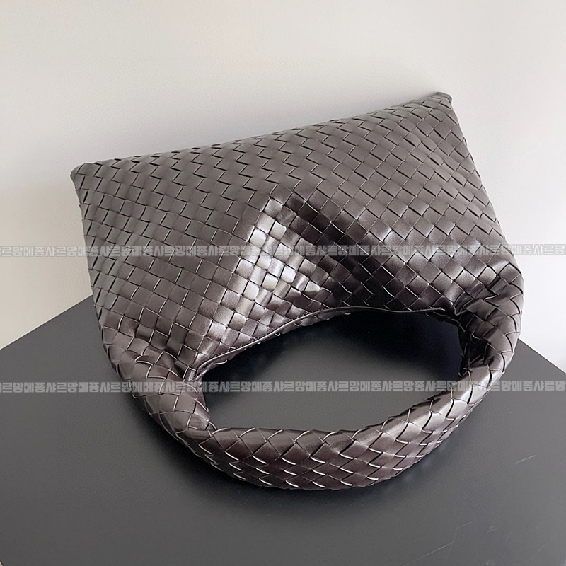 보테가베네타미디움홉 20260222-164049-005루.jpg