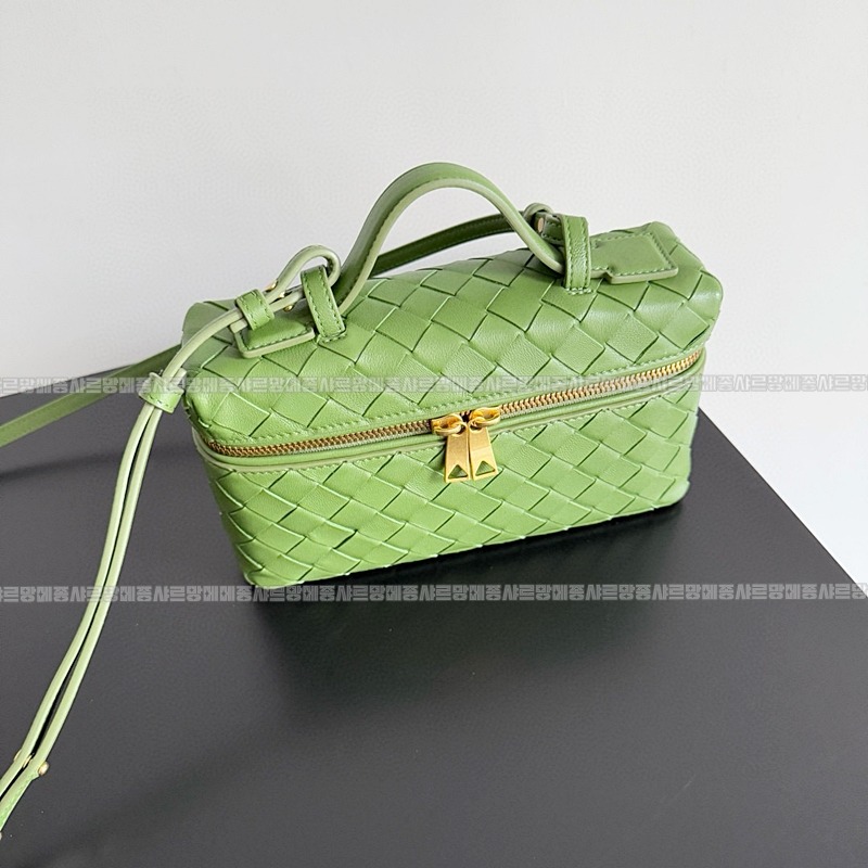 보테가베네타뱅뱅인프레치아토레더베니티백 20260223-100150-007루.jpg