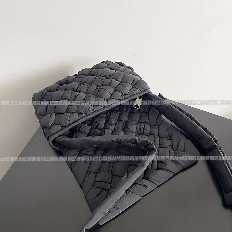 보테가베네타럼플메신저 20260223-112558-005루.jpg