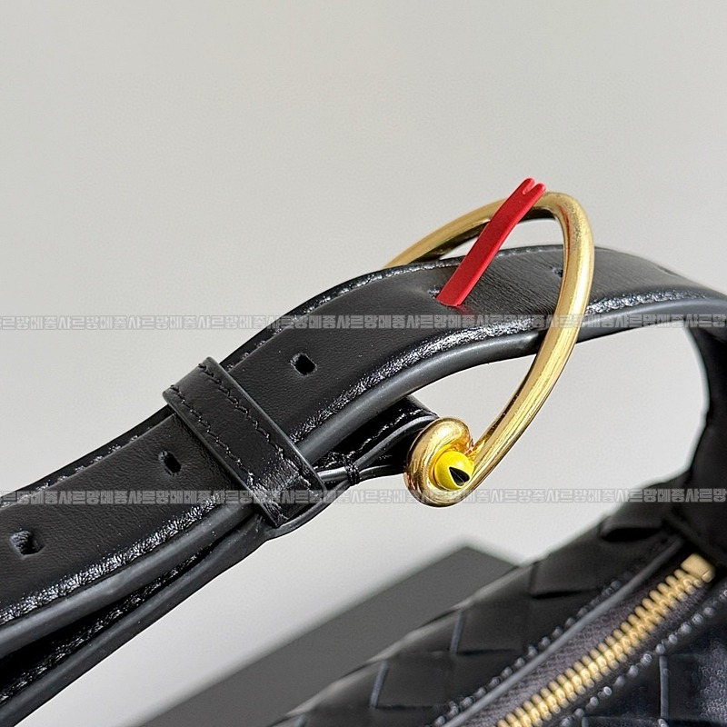 보테가베네타우ㅐㄹ리스미니인트레치아토레더숄더백 20260223-140923-005루.jpg