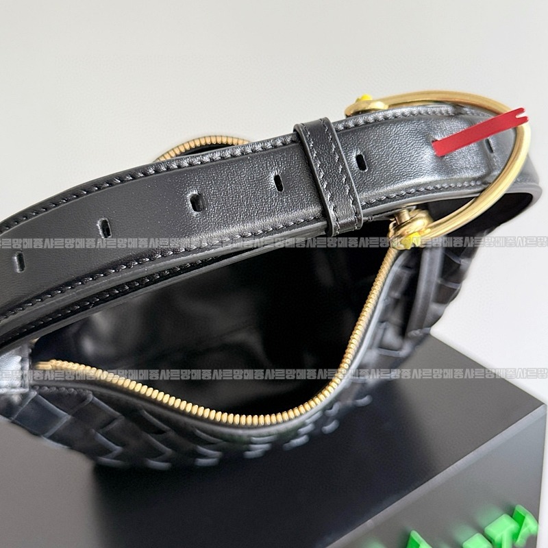 보테가베네타우ㅐㄹ리스미니인트레치아토레더숄더백 20260223-140924-009루.jpg